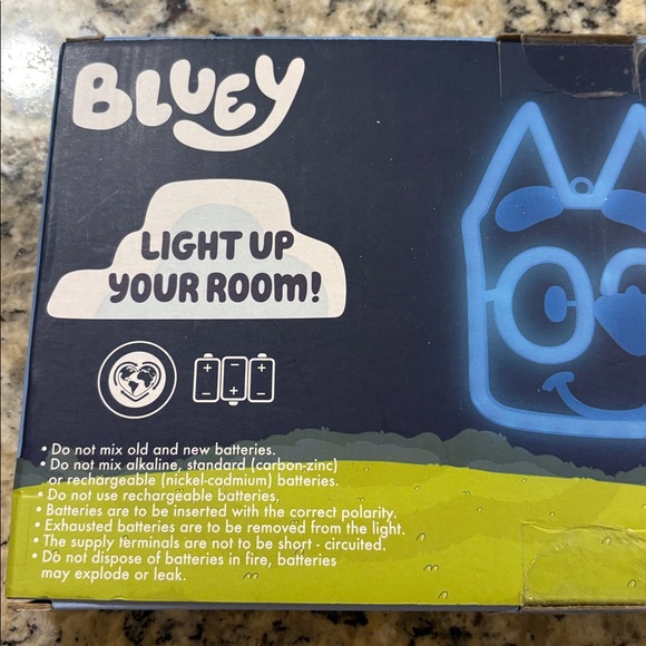 Neon - Picture 12 of 14